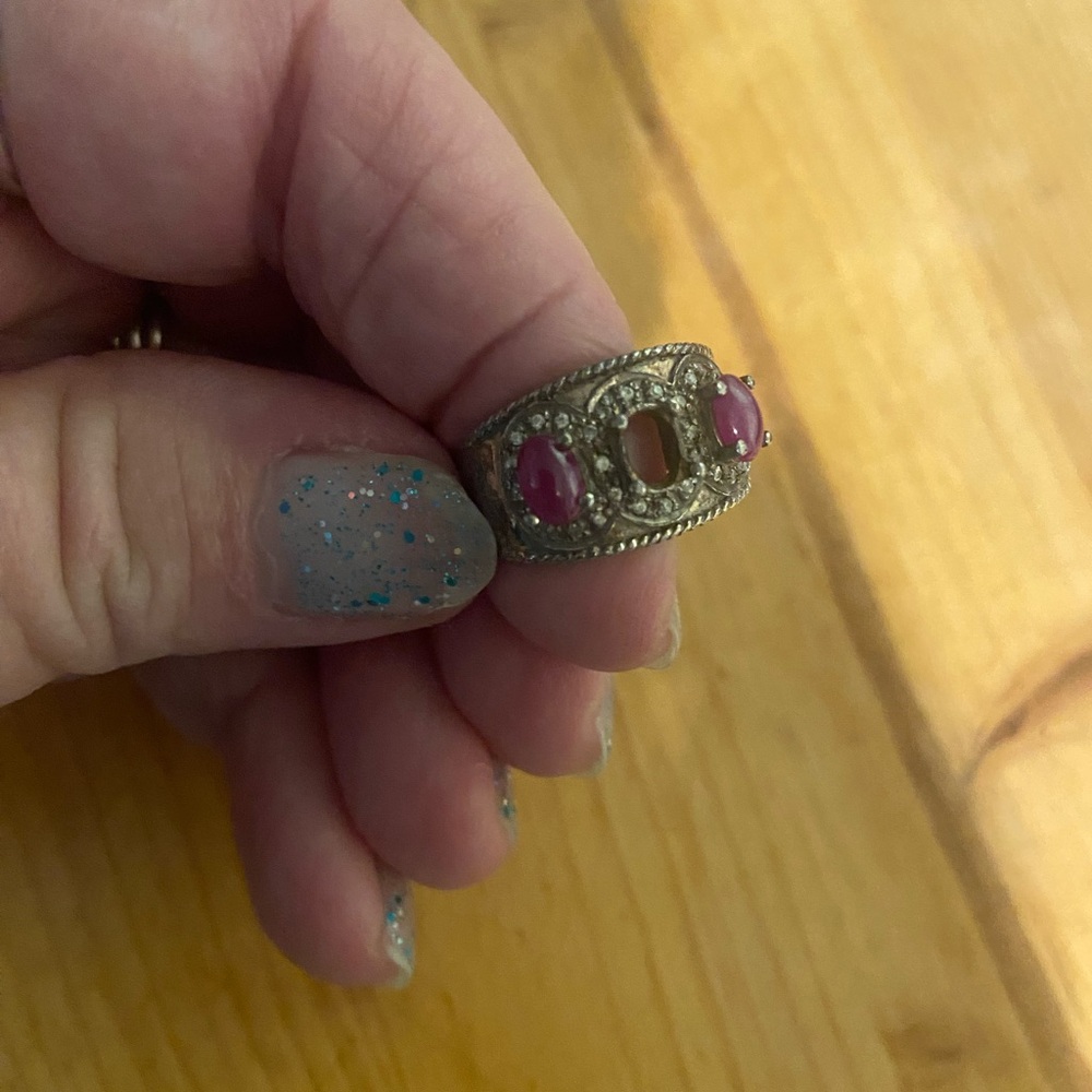 MISSING GARNET STONE/ 925